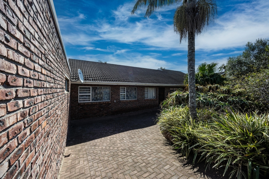 4 Bedroom Property for Sale in Beacon Bay Eastern Cape